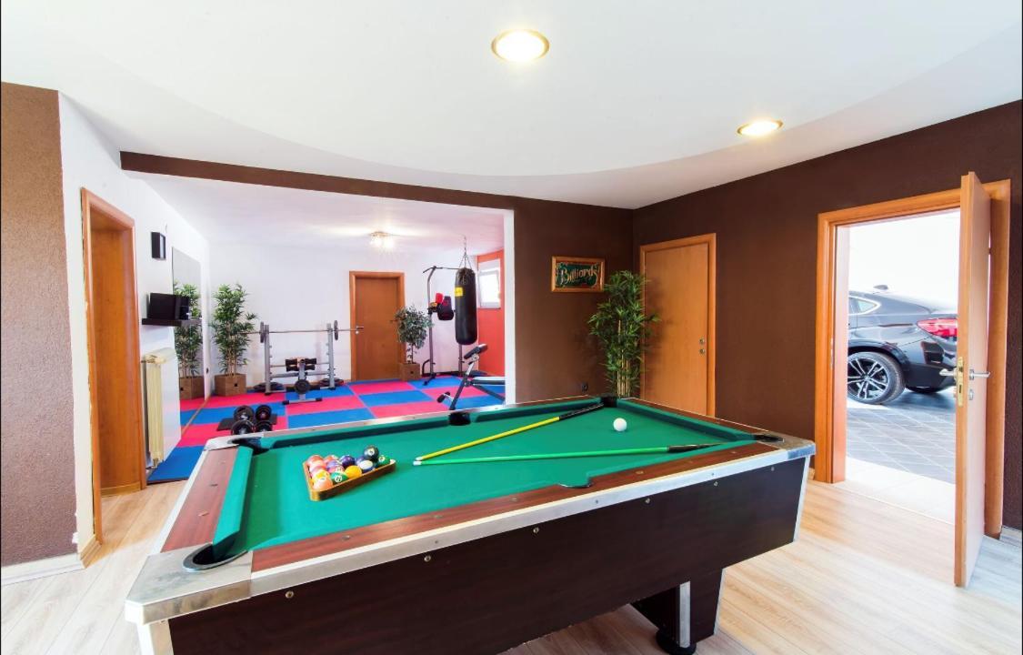 Villa Filip - Private Pool & Gym Pula Exteriör bild